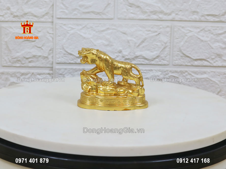 Pho tượng hổ dát vàng mẫu mini để bàn làm việc